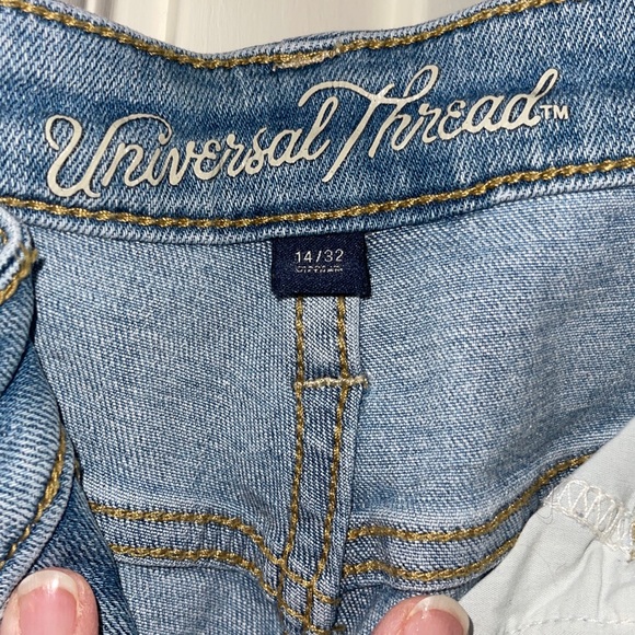 Universal Thread Light Blue Jeans - Picture 2 of 7